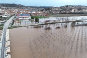 El Desbordamiento del Duero cerca el casco urbano de Langa y afecta ya a instalaciones deportivas.