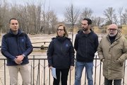 Visita a San Esteban de Gormaz por parte de la presidenta de la CHD tras los desembalses del Duero.