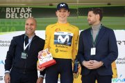 Iván Romeo con el jersey de líder de la Vuelta a Andalucía