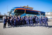 La plantilla y cuerpo técnico del C.V. Grupo Herce poco antes de emprender camino hacia Valencia.