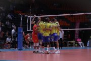 Los jugadores de Guaguas celebran un punto firmado ante Pamesa Teruel