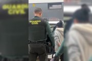 Momento de la detención de la cuidadora acusada de estafar a una anciana.