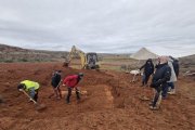 Inicio de los trabajos de excavación en la fosa de La Riba de Escalote (Soria).
