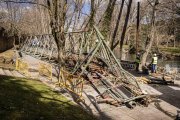 Retirada del puente del Soto Playa este jueves.