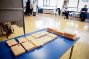 Papeletas de los 12 partidos que han concurrido a las elecciones de Castilla y León en Soria.