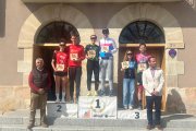 Podio masculino y femenino con los mejores en el Duatlón de Navaleno.