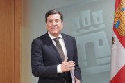 El consejero de Economía y Hacienda y portavoz en funciones de la Junta, Carlos Fernández Carriedo, comparece en rueda de prensa posterior a la reunión del Consejo de Gobierno.