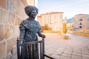 Escultura de Leonor Izquierdo en la plaza Mayor de Soria.
