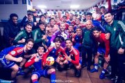 La plantilla del Langreo celebra un triunfo.
