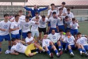 Los cadetes calasancios celebran el ascenso de categoría.