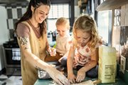 La elaboración de dulces tradicionales como los sobadillos se transmitía en el ámbito familiar, generación tras generación, especialmente en fechas señaladas