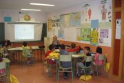 Maestro en un aula en una imagen de archivo.