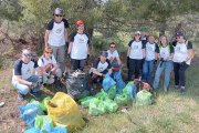 Restos de basura apilada por los voluntarios de la Asociación Gaya Nuño.