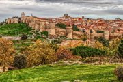 La ciudad de Ávila, una de las capitales de provincia más altas de España, destaca por su muralla medieval y su ubicación a más de 1.100 metros de altitud