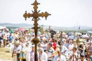 Decenas de fieles participan en la romería de la Virgen de Inodejo, una tradición soriana que reúne cada año a más de 30 pueblos alrededor del santuario.