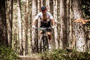 Un participante durante la segunda etapa de la BTT Urbión 2026.