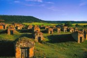 La Ciudad de la Alegría reúne cerca de 200 bodegas tradicionales y constituye uno de los rincones más sorprendentes y fotografiados de Recuerda.