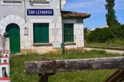 La antigua estación de San Leonardo de Yagüe, uno de los símbolos del municipio soriano que hoy sigue encontrando en la industria de Puertas Norma su principal motor económico.