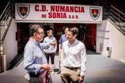 Patricio de Pedro y Lolo Escobar en la presentación del entrenador del Numancia.