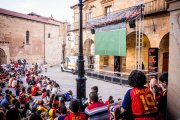 La pantalla gigante instalada en la Plaza Mayor atrajo a una afición entregada