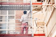 Edificio en rehabilitación en el entorno de San Pedro-El Carmen.
