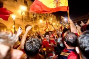 Explosión de alegría en la Plaza Mayor de Soria tras proclamarse España campeona del mundo.