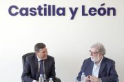 El portavoz de la Junta, Carlos Fernández Carriedo, y el presidente de CEOECyL, Santiago Aparicio.