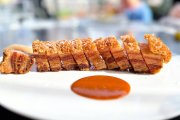 La Ruta del Torrezno de Soria reúne este año a 51 establecimientos de 14 localidades para degustar durante todo el año una de las grandes señas de identidad gastronómica de la provincia.