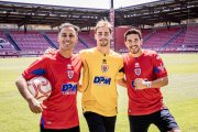 Amin, Sunico e Iván Moreno sobre el césped del campo de Los Pajaritos.