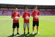 Hugo Torondel, Marcos Lopes y Fran González sobre el césped de Los Pajaritos.