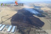 Vista aérea de la superficie quemada por el incendio en Los Villares de Soria.