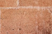 Inscripción relativa al eclipse de 1239 en los sillares del claustro de San Pedro.