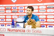 El entrenador del CD Numancia, Lolo Escobar, compareció antes del partido de presentación de los rojillos frente al Real Zaragoza.