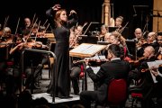 La Orquesta estuvo magistralmente dirigida por Joana Carneiro