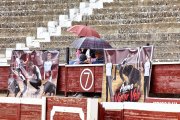La intensa lluvia descargada sobre el coso obliga a parar el festejo.