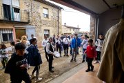 Mañana festiva repleta de música y vecindad