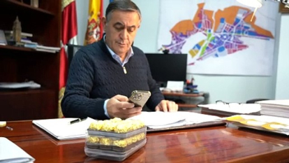 El alcalde de El Burgo de Osma, Antonio Pardo, agradece el 