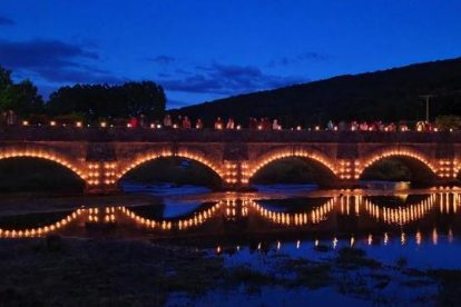 Imagen del Duero iluminada a la luz de las velas