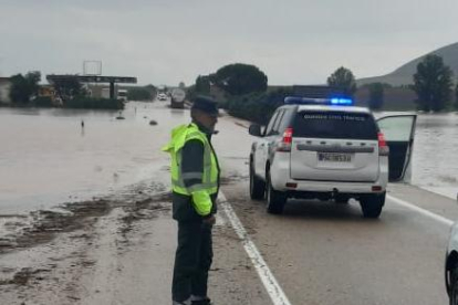 Una tormenta deja una fuerte tromba de agua e inundaciones en las carreteras de Soria hacia Zaragoza.