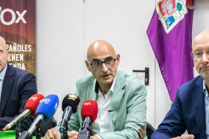 Carlos Menéndez, Fernando Castillo e Iñaki Sicilia durante su intervención. GONZALO MONTESEGURO