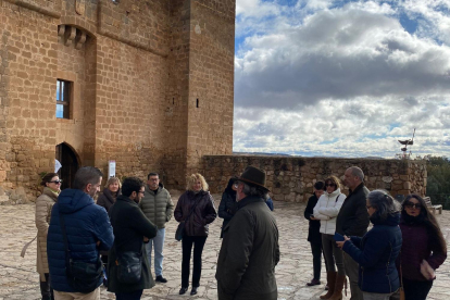 Asistentes al encuentro, en la visita al castillo de Monteagudo.