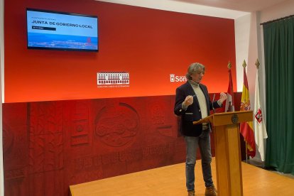 Carlos Martínez Mínguez en la rueda de prensa de la Junta de Gobierno.