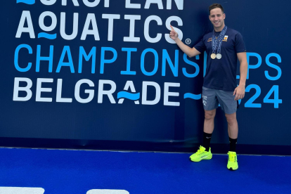 Sergio Martín Salcedo con las dos medallas como campeón y subcampeón de Europa.