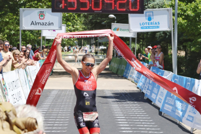 Marina Muñoz en el momento de proclamarse campeona de España de triatlón cross