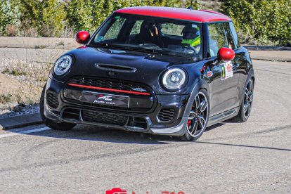 Diego Gómez se adjudicó la clasificación general pilotando un Mini Cooper.