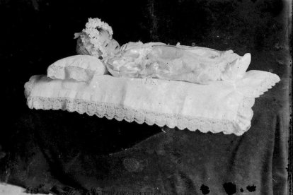 Fotografía postmortem entre 1910 y 1920 de la colección Rafael Romera