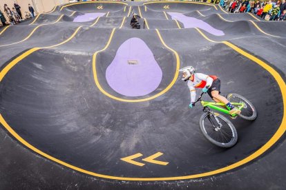 Numerosos ciclistas y espectadores acudieron a conocer el circuito