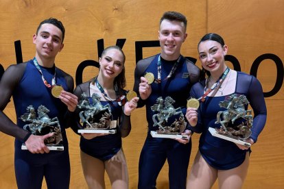 Héctor Díez a la izquierda de la imagen como ganador del Trofeo Sant Jordi de patinaje.