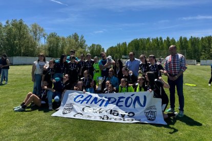 El equipo femenino del Camaretas ganó la Liga y la Copa esta temporada.