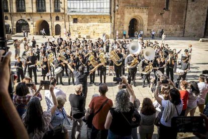 Las calles se llenaron de música